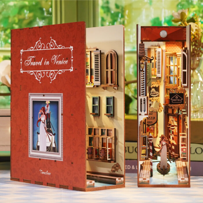 DIY Book Nook - Travel in Venice