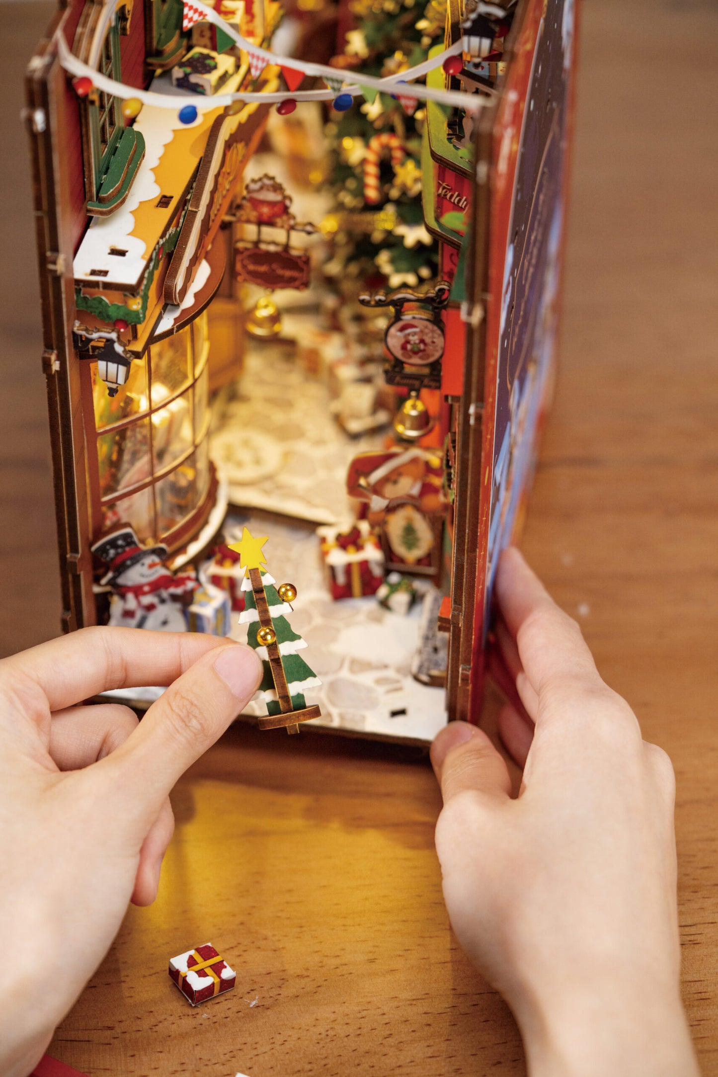 DIY Book Nook - Christmas Street