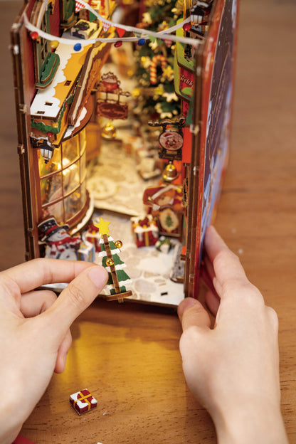 DIY Book Nook - Christmas Street