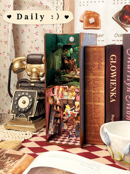 DIY Book Nook - Alice in Wonderland