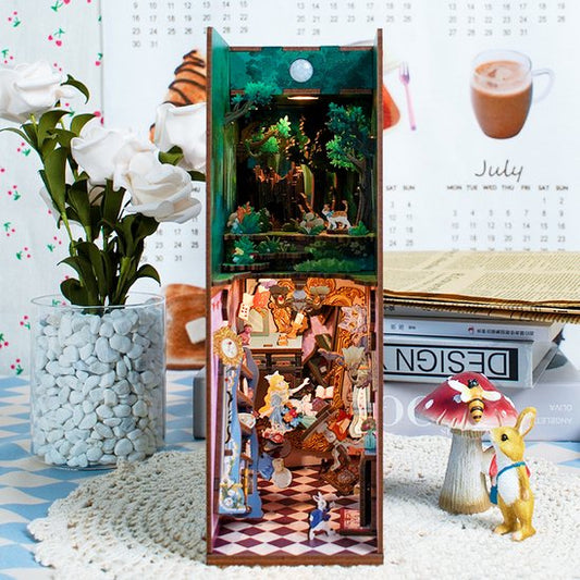 DIY Book Nook - Alice in Wonderland