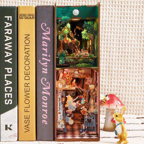 DIY Book Nook - Alice in Wonderland